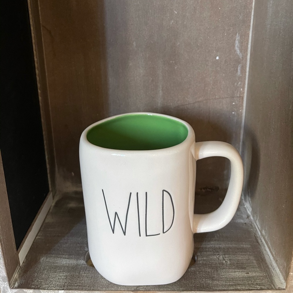 RAE DUNN WILD GREEN MUG